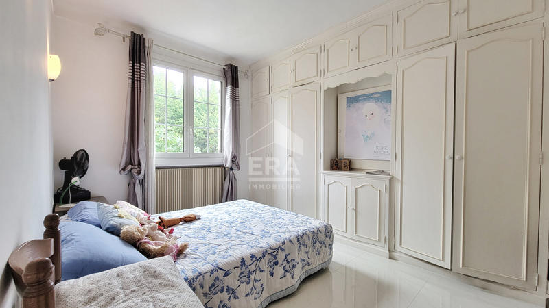 Maison - 270 m² - 8 pièces