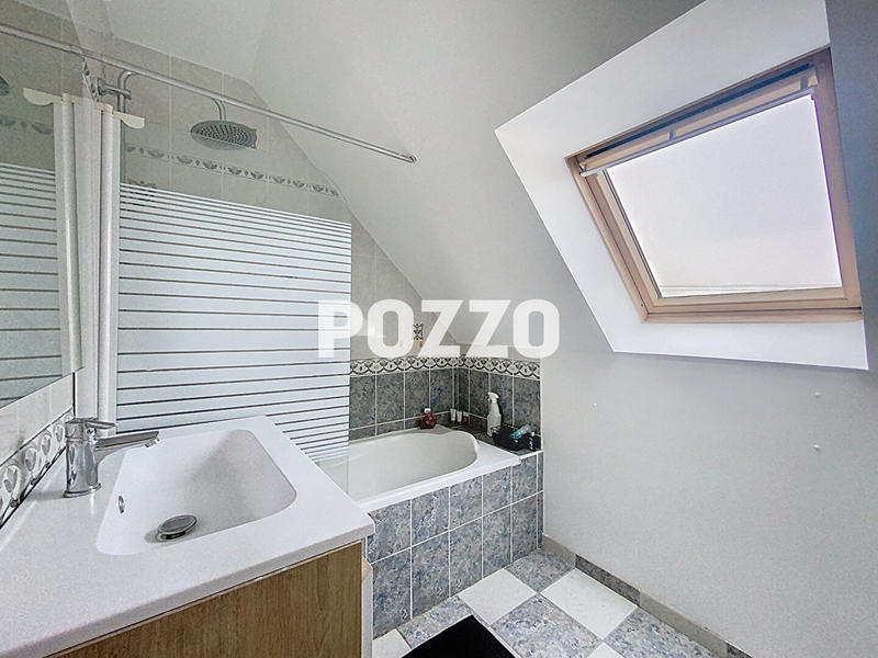 Maison - 96 m² - 5 pièces