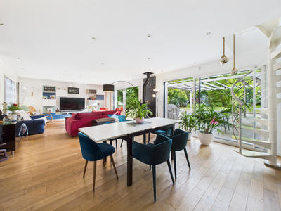 Maison - 203 m² - 8 pièces