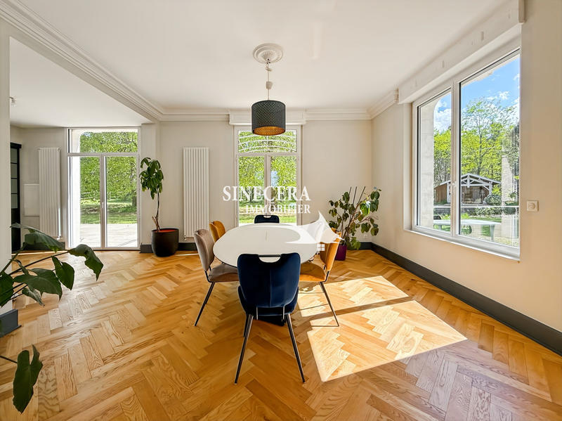 Maison - 360 m² - 14 pièces