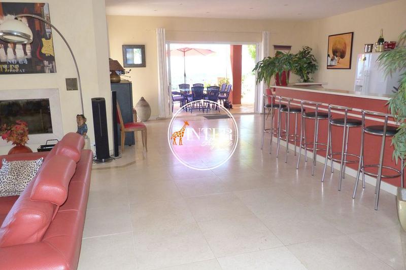 Villa - 270 m² - 6 pièces