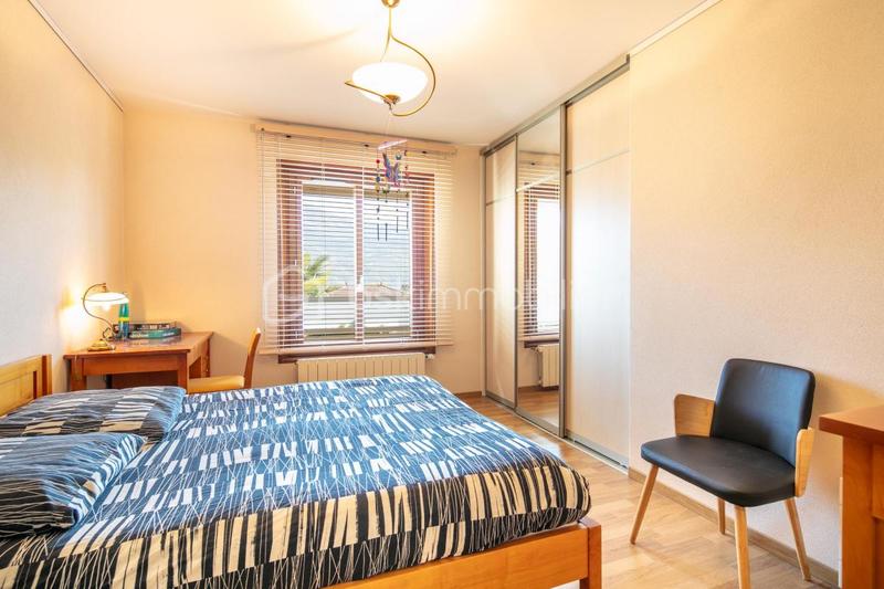 Maison - 221 m² - 9 pièces