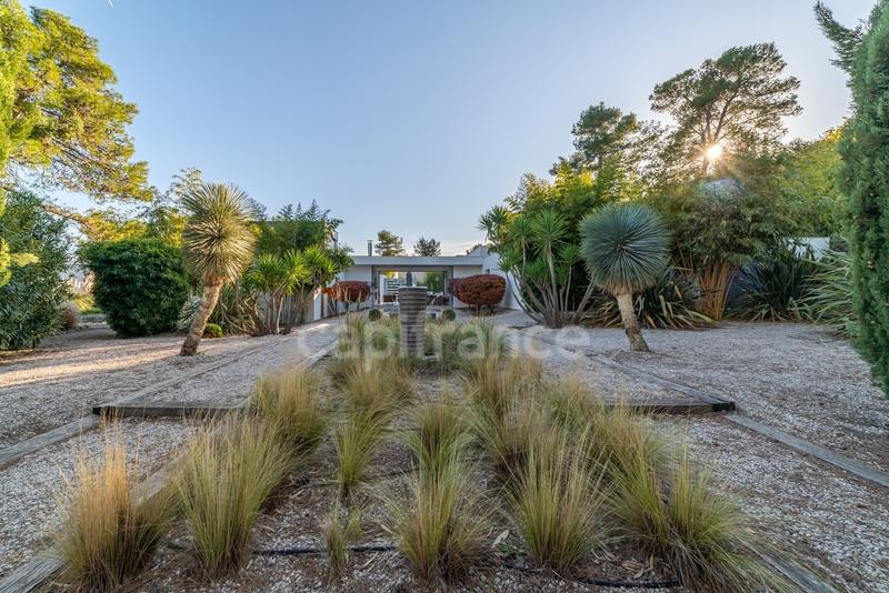 Maison - 400 m² - 11 pièces