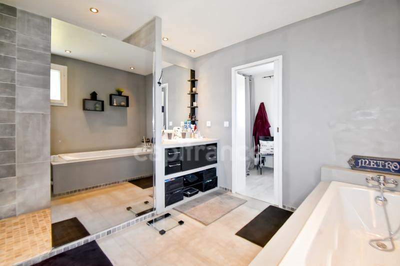 Pavillon - 163 m² - 6 pièces