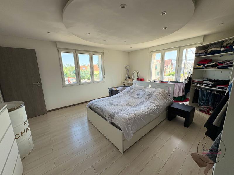 Maison - 220 m² - 7 pièces