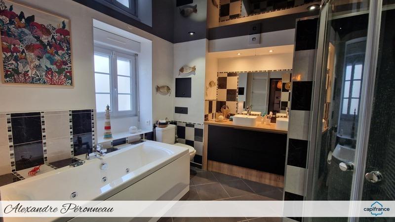 Maison - 224 m² - 8 pièces