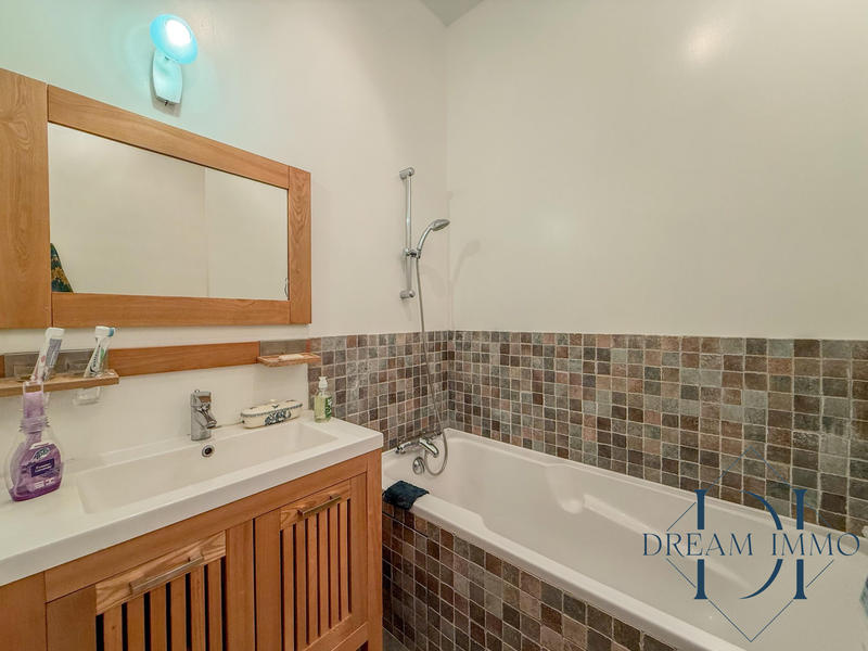 Maison - 256 m² - 10 pièces