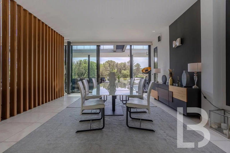 Maison - 480 m² - 8 pièces