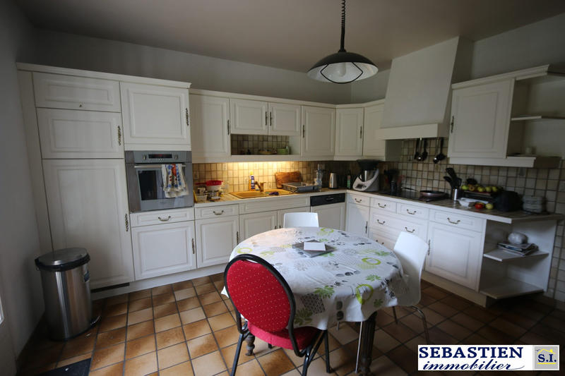 Maison traditionnelle - 239 m² - 11 pièces