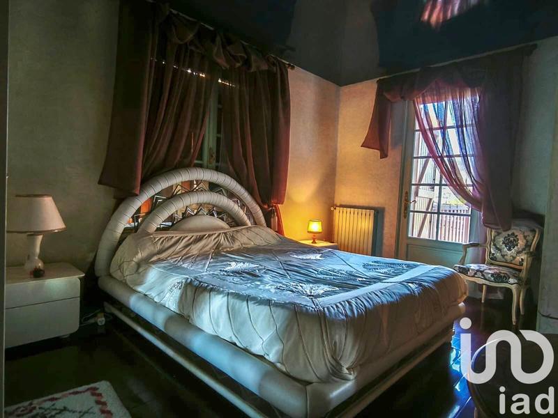 Maison - 184 m² - 9 pièces