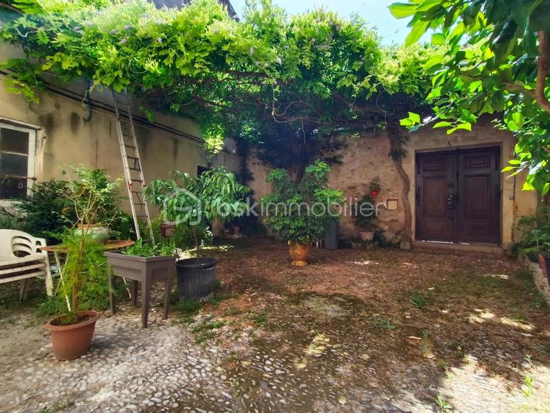 Maison - 350 m² - 15 pièces