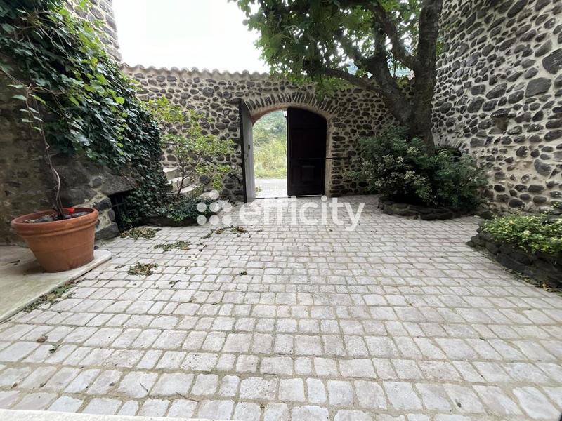 Maison - 195 m² - 10 pièces