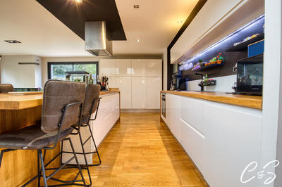 Maison - 240 m² - 6 pièces