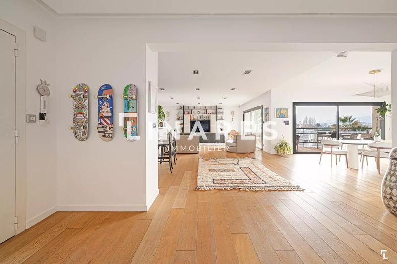 Appartement - 206 m² - 6 pièces