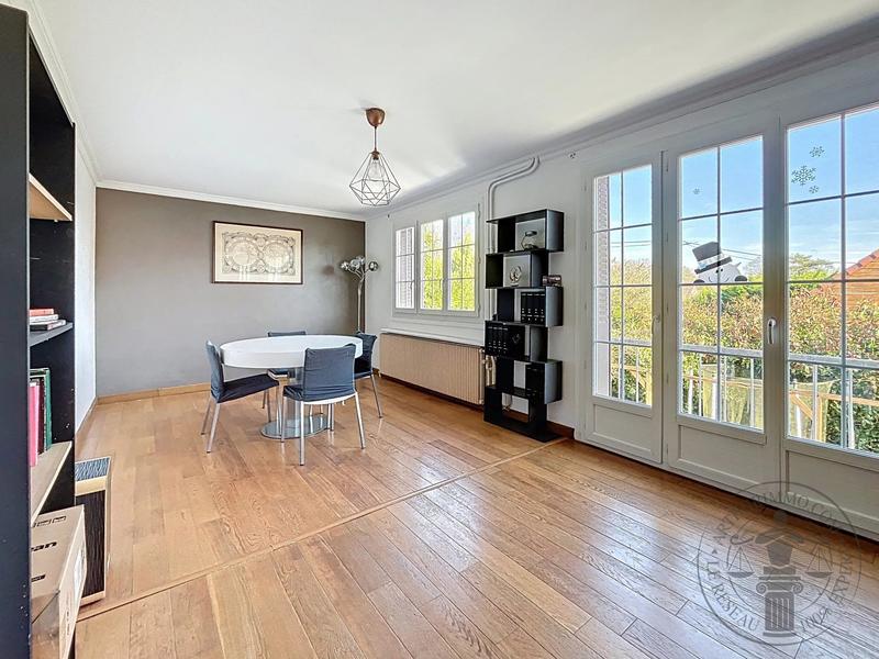 Maison - 163 m² - 8 pièces