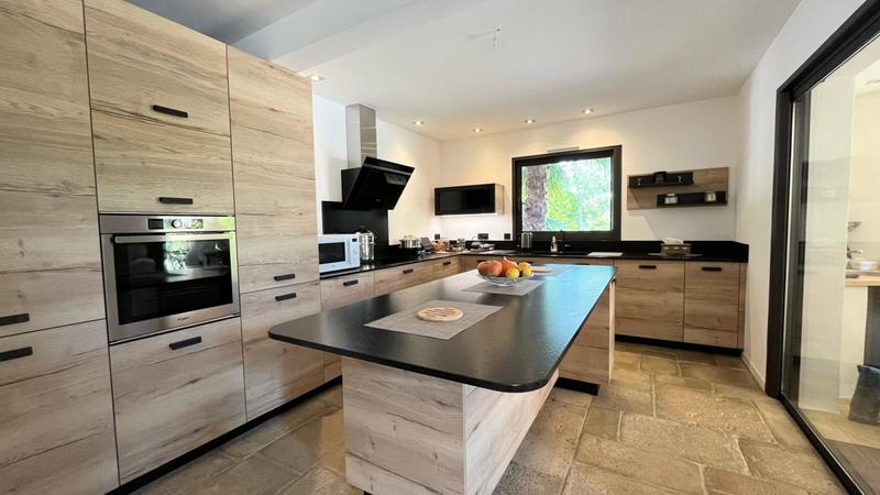 Propriété - 246 m² - 8 pièces