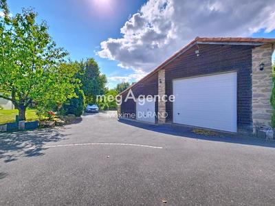 Maison - 166 m² - 8 pièces