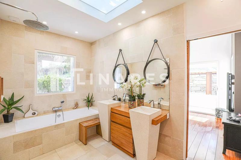 Maison - 280 m² - 4 pièces