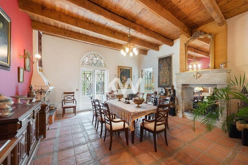 Maison - 360 m² - 8 pièces