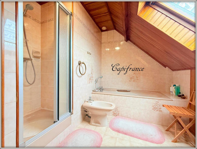 Maison - 95 m² - 5 pièces