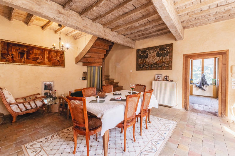 Maison - 275 m² - 8 pièces