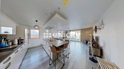 Appartement - 93 m² - 5 pièces