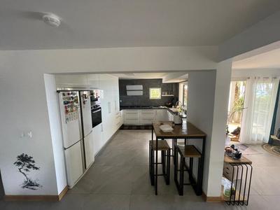 Maison - 220 m² - 6 pièces