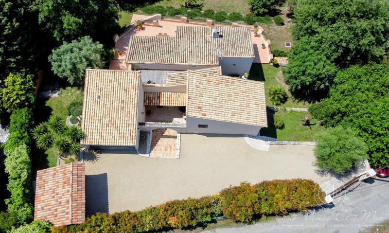 Maison - 234 m² - 8 pièces