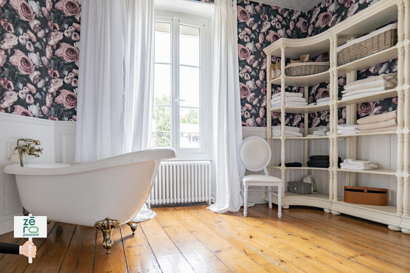 Maison - 256 m² - 8 pièces