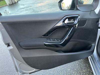 Peugeot 208 Allure 1.2 Essence 110 Cv Bva6