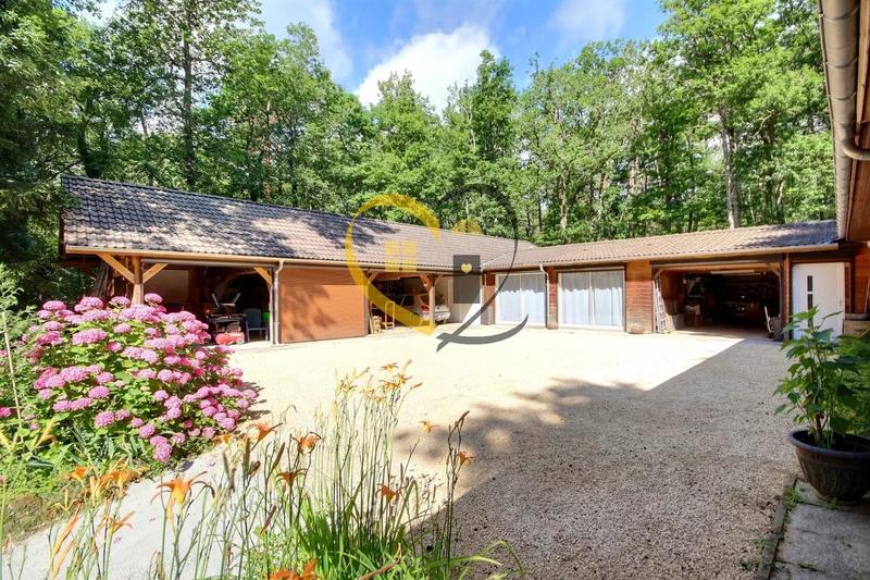 Maison - 246 m² - 9 pièces