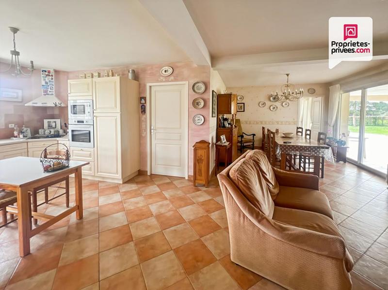 Maison - 221 m² - 8 pièces