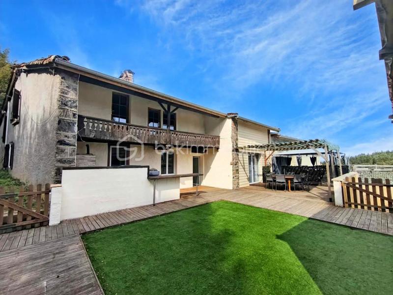 Maison en pierre - 244 m² - 10 pièces