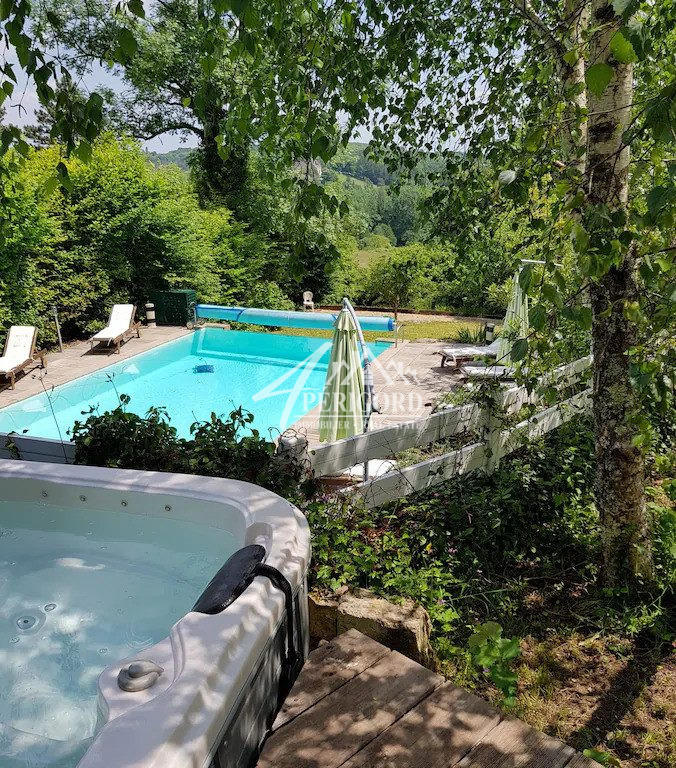 Maison ancienne - 225 m² - 9 pièces