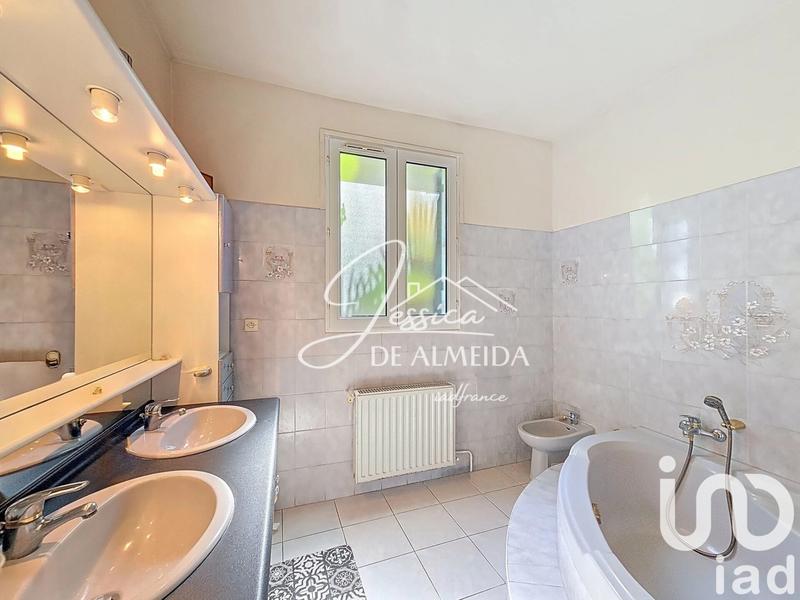 Maison - 94 m² - 5 pièces