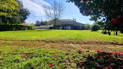 Propriété - 270 m² - 11 pièces