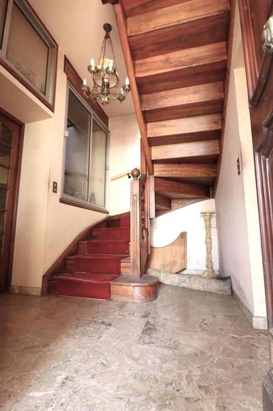 Maison - 215 m² - 9 pièces