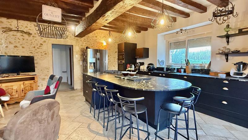 Maison ancienne - 215 m² - 6 pièces