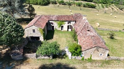 Maison - 270 m² - 13 pièces