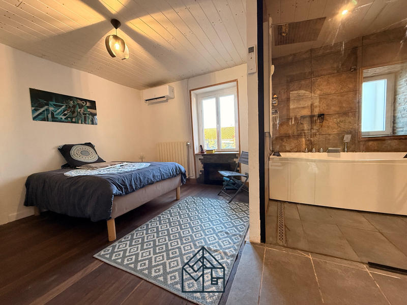 Maison - 242 m² - 7 pièces