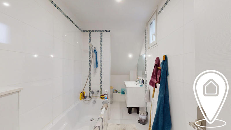 Maison - 96 m² - 6 pièces