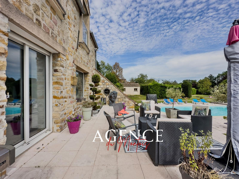 Maison - 232 m² - 7 pièces