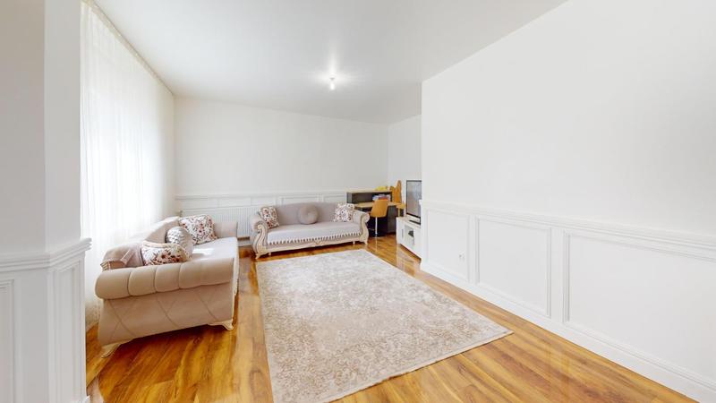 Maison - 310 m² - 8 pièces