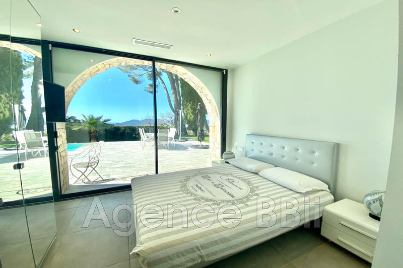 Villa - 372 m² - 8 pièces