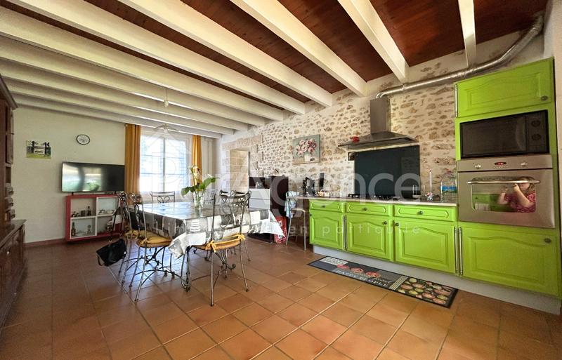 Maison - 247 m² - 9 pièces