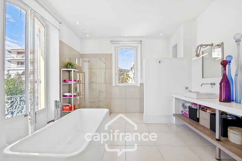 Maison - 323 m² - 10 pièces