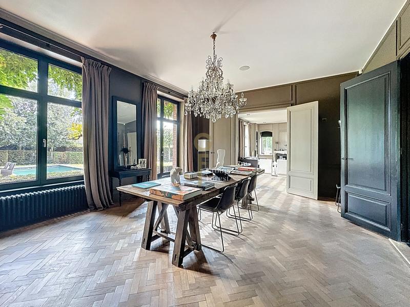 Maison - 400 m² - 8 pièces