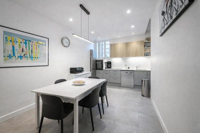 Appartement - 177 m² - 6 pièces