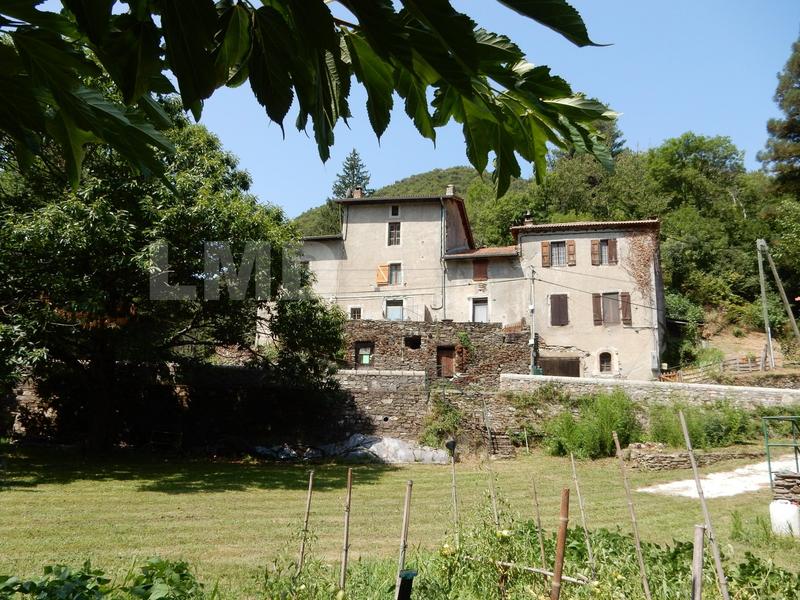 Maison - 385 m² - 19 pièces