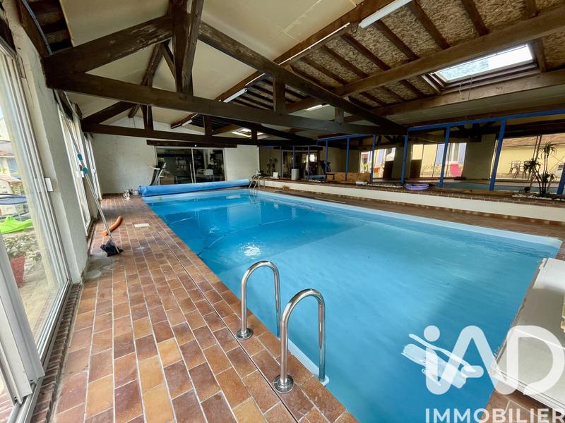 Maison - 220 m² - 8 pièces